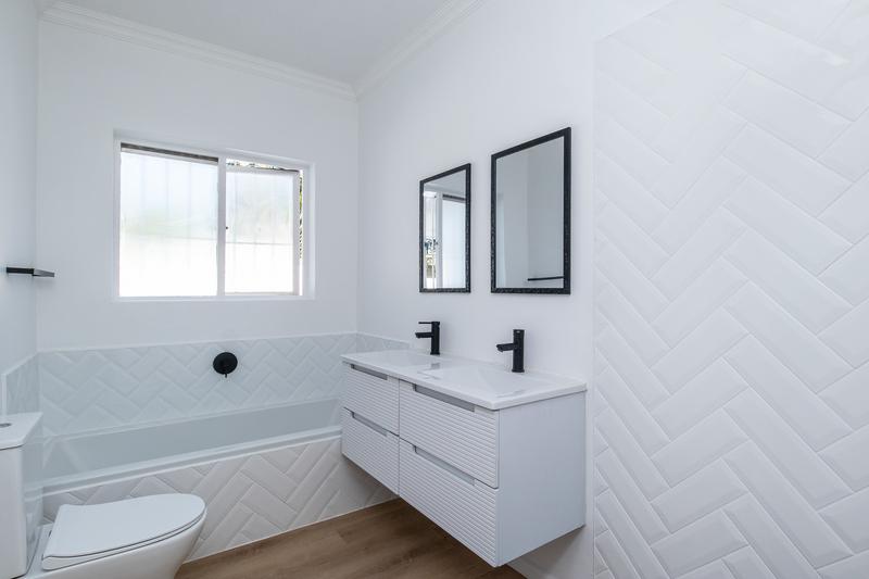 To Let 4 Bedroom Property for Rent in Constantia Western Cape